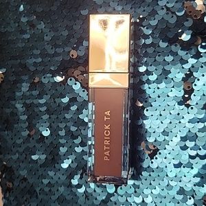 Plumping Major Volume lip gloss